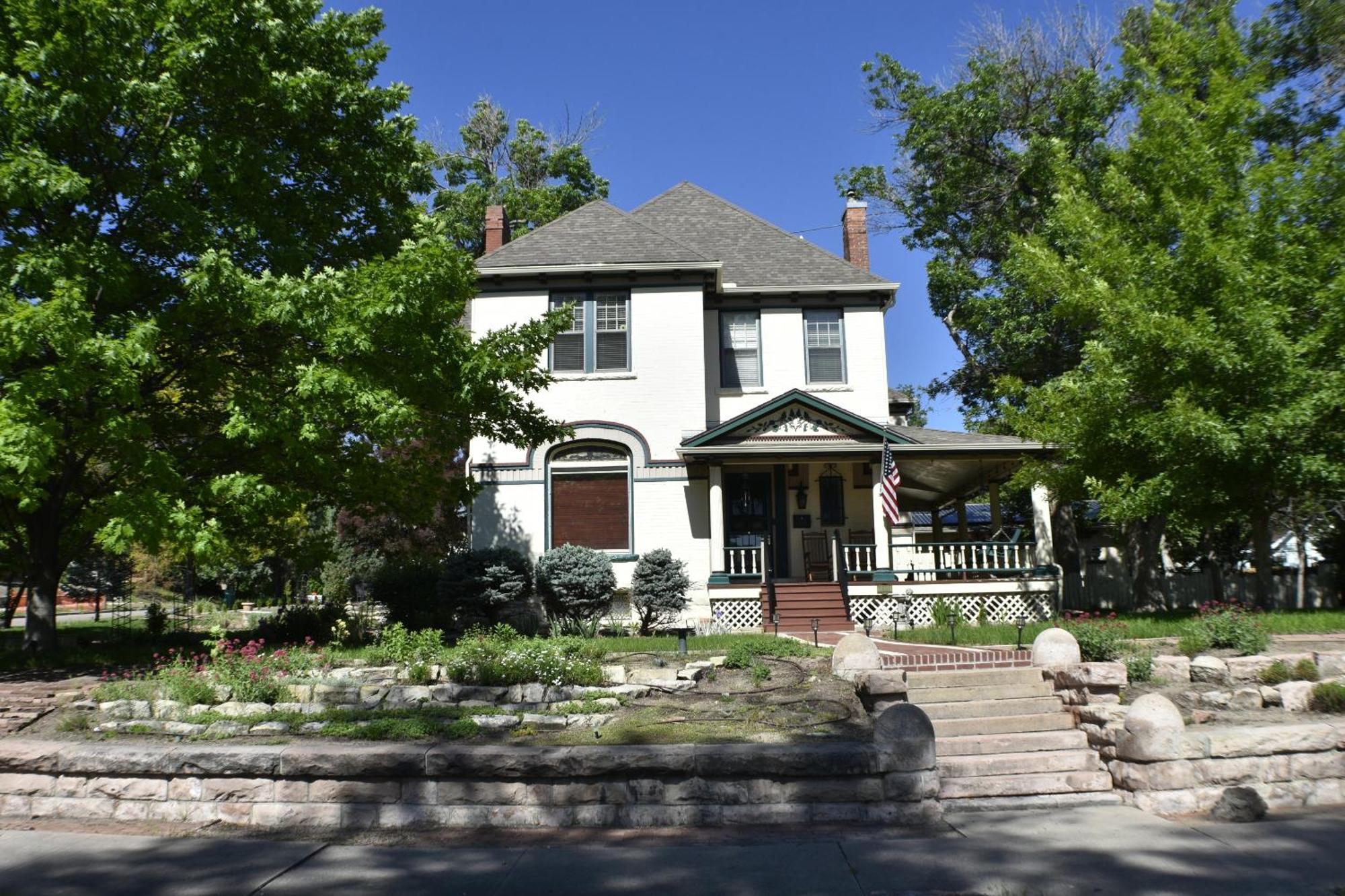 Downen House Bed & Breakfast Pueblo Exterior photo