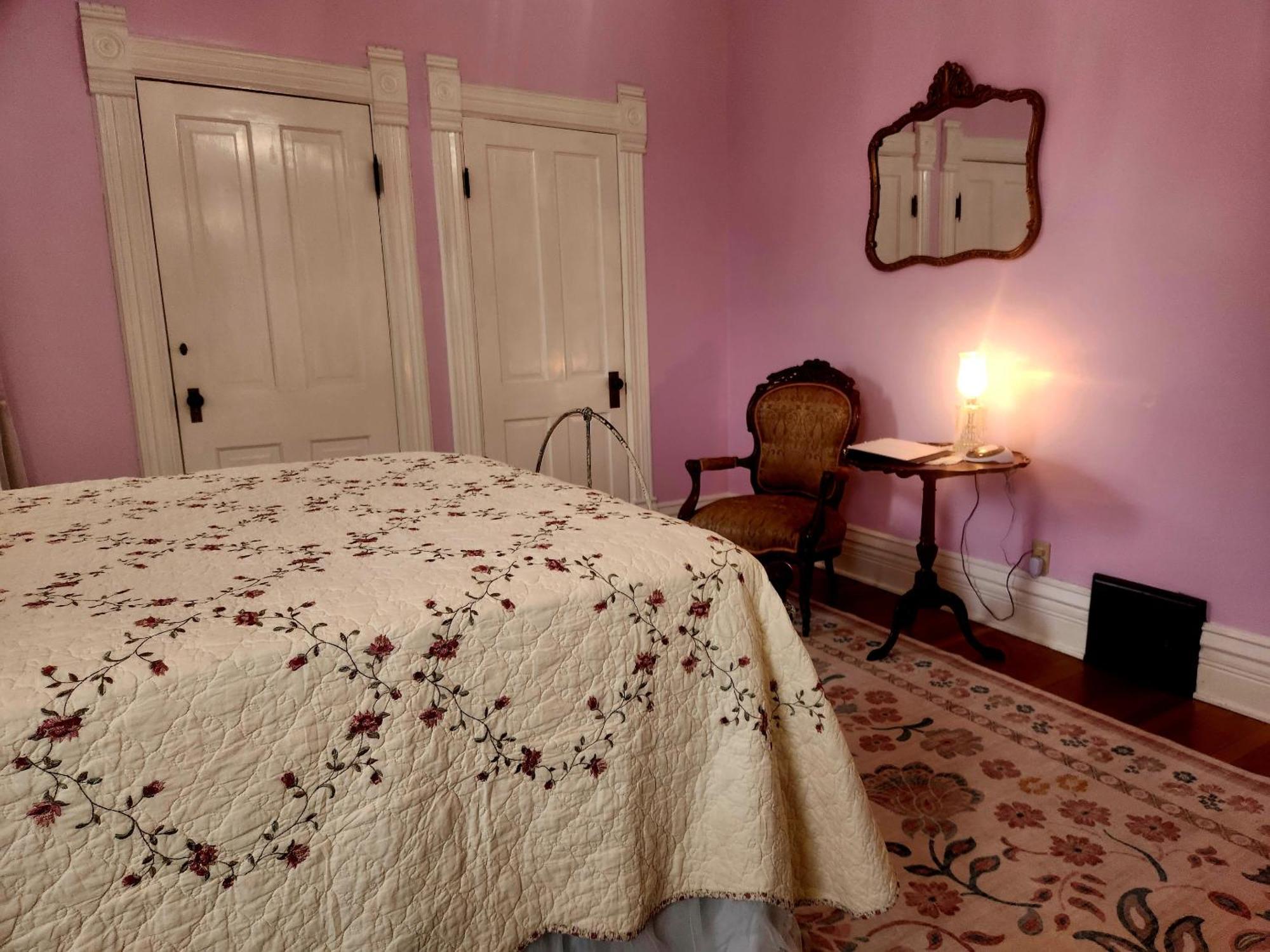 Downen House Bed & Breakfast Pueblo Room photo