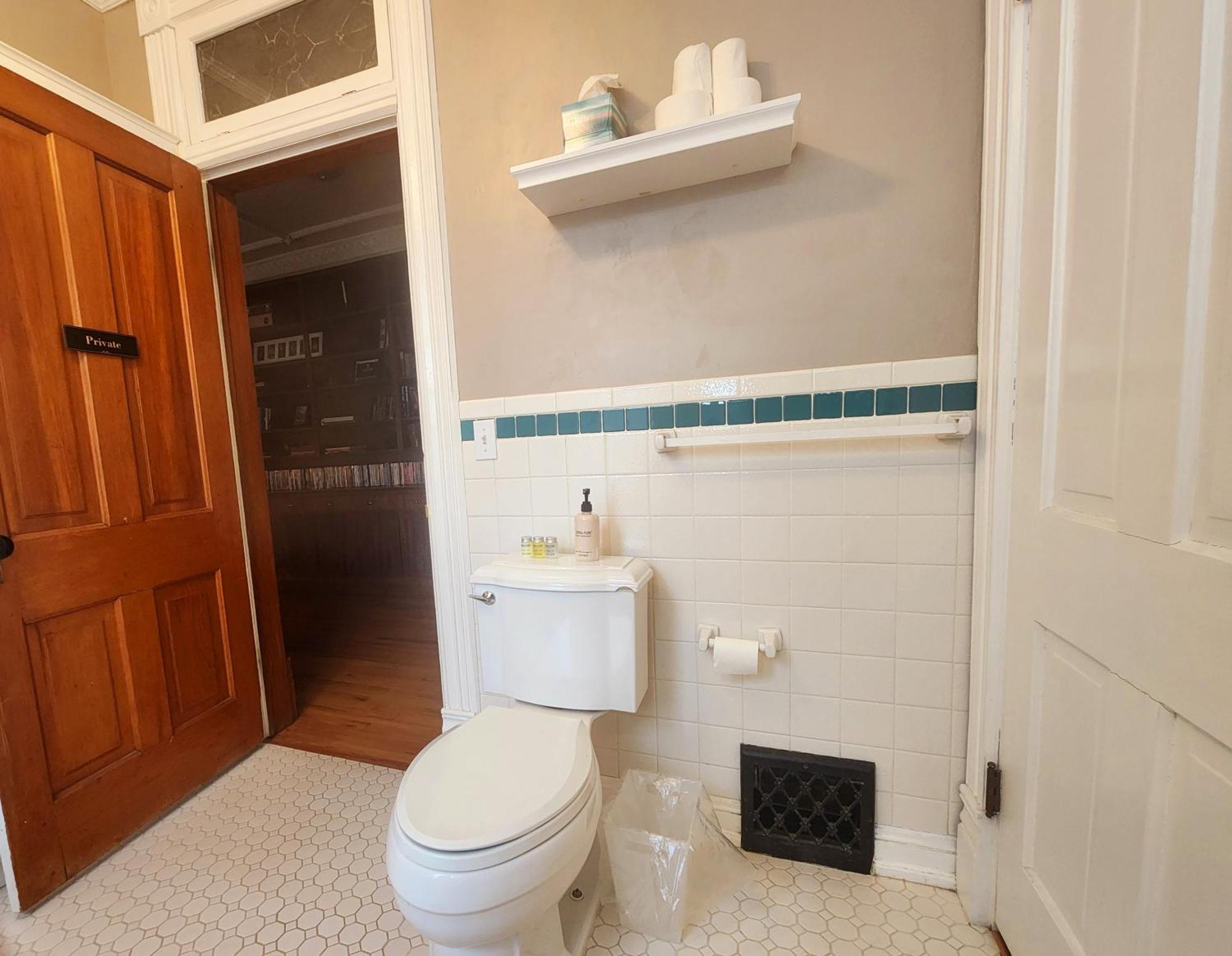 Downen House Bed & Breakfast Pueblo Room photo