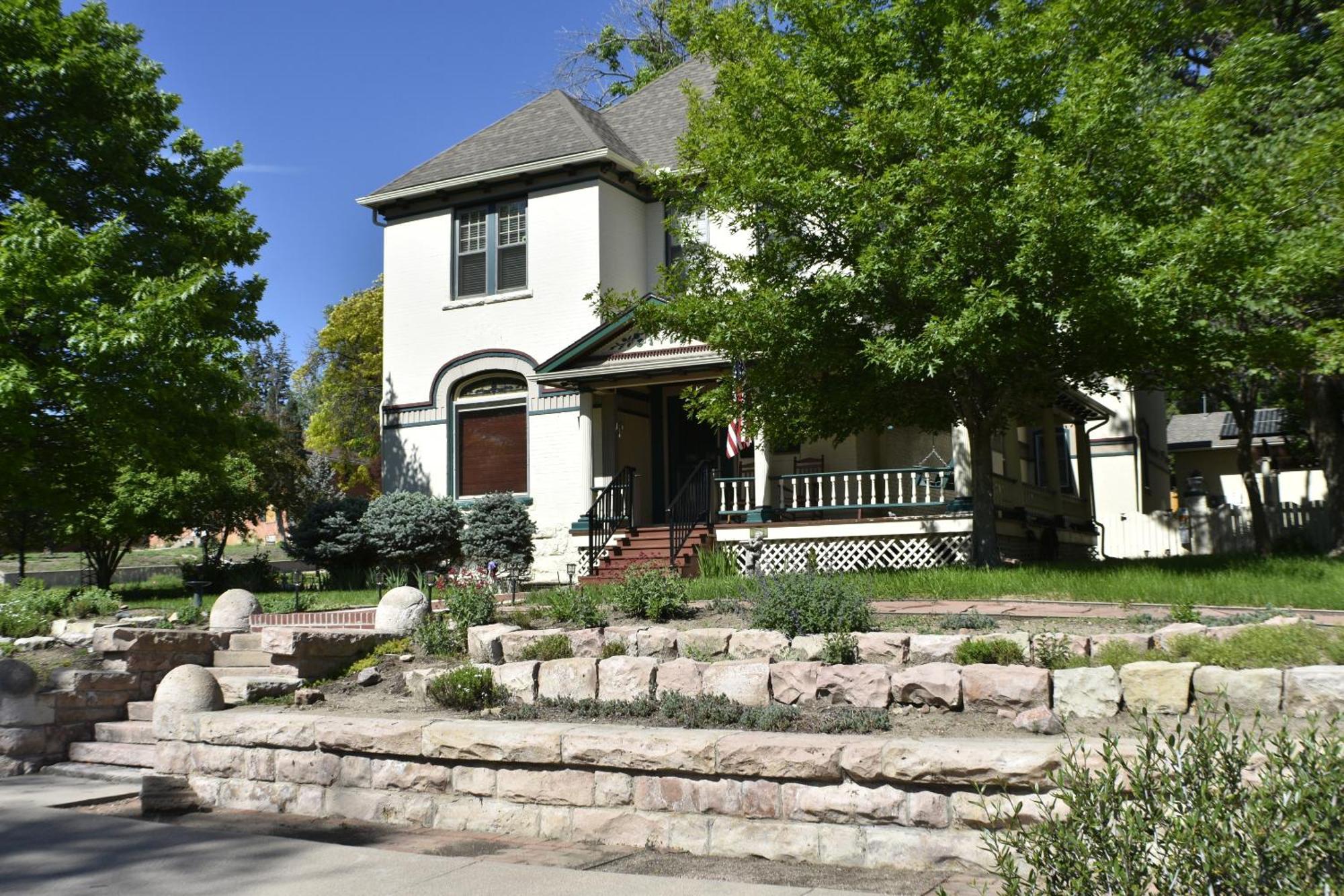 Downen House Bed & Breakfast Pueblo Exterior photo