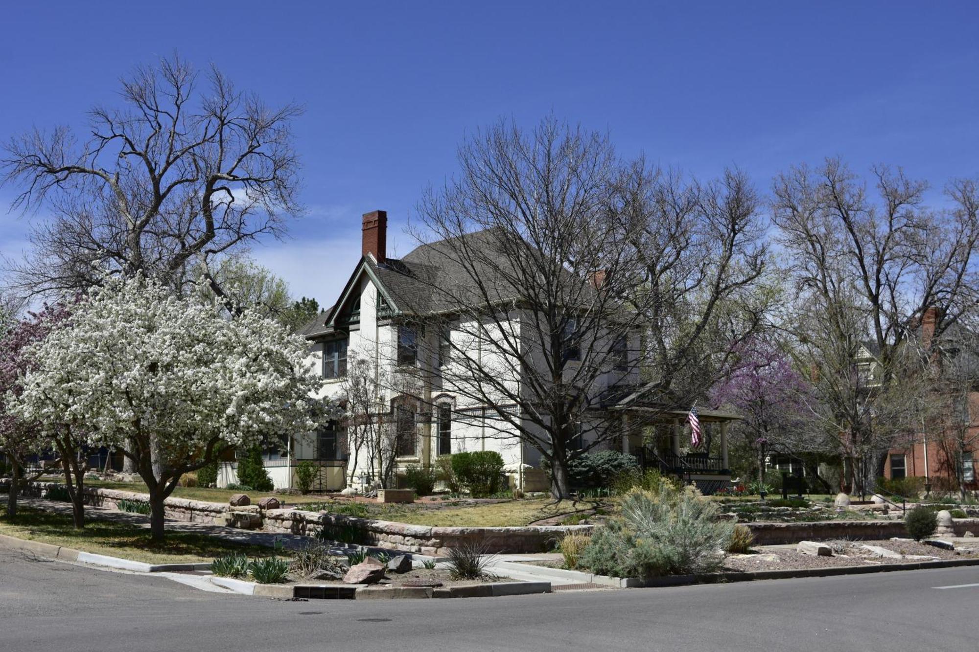 Downen House Bed & Breakfast Pueblo Exterior photo